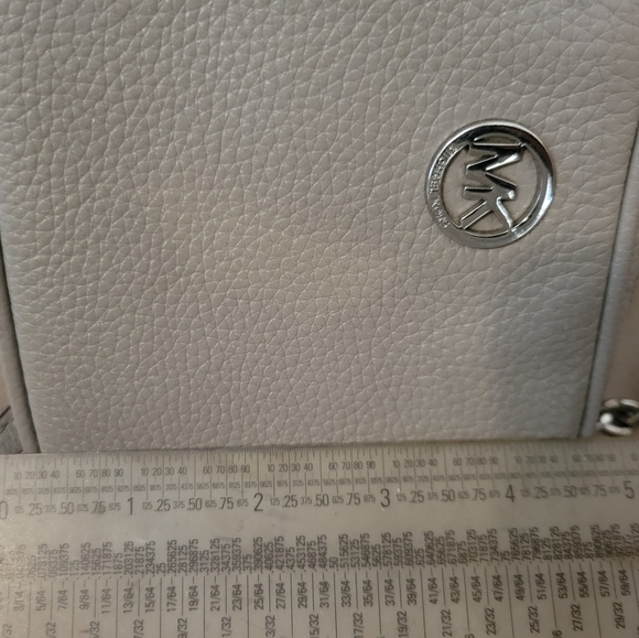 Michael kors women's handbag - Picture 3 of 8